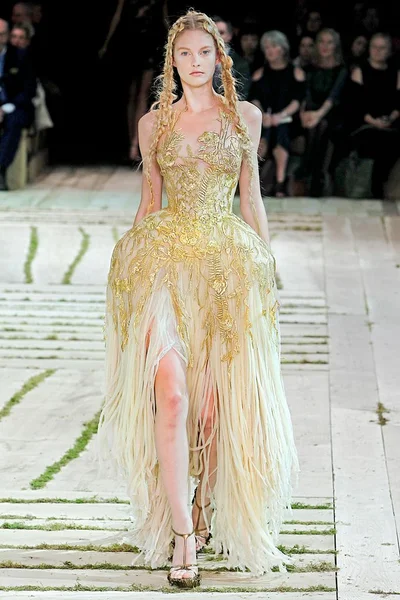 Look 29